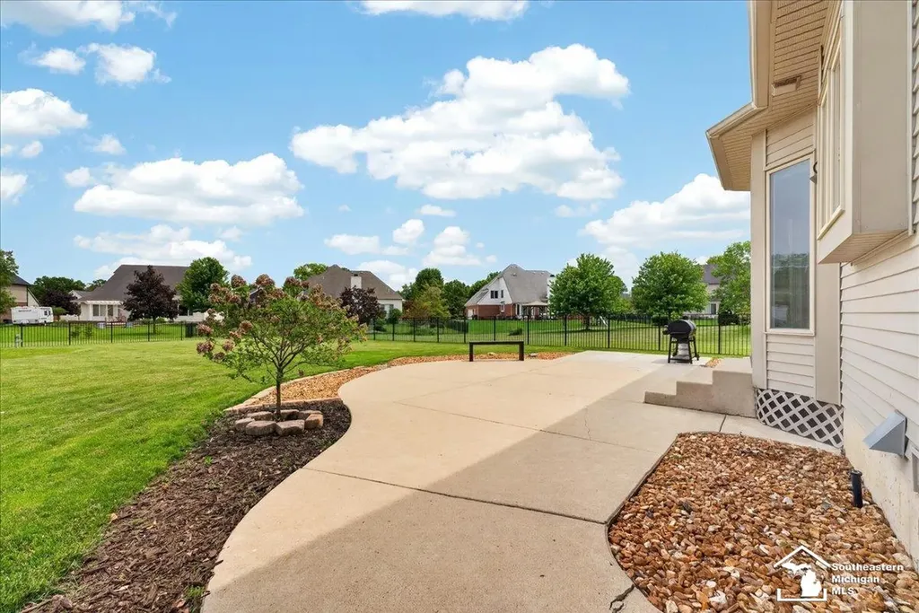 762 Valmont Drive Monroe City MI 48162