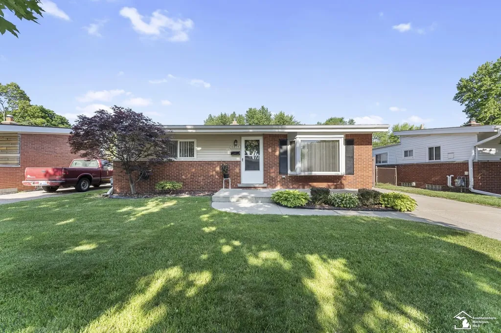 8214 Gulley Street Taylor City MI 48180