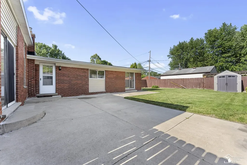 8214 Gulley Street Taylor City MI 48180