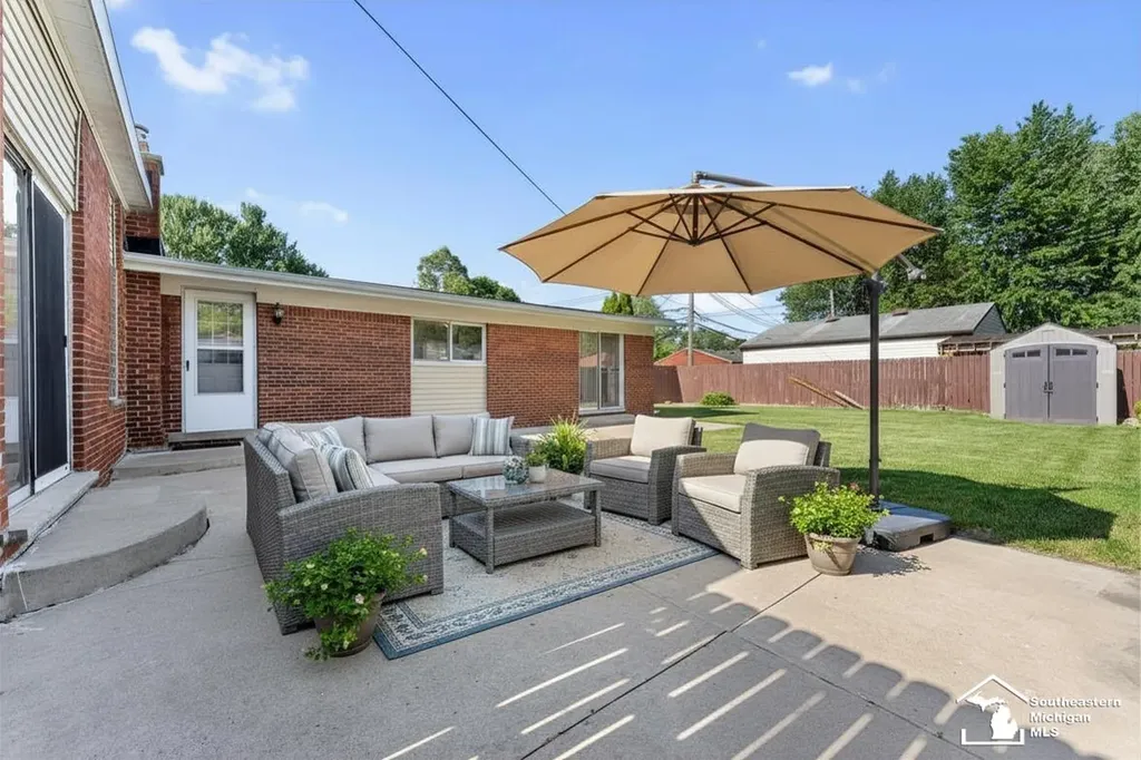 8214 Gulley Street Taylor City MI 48180