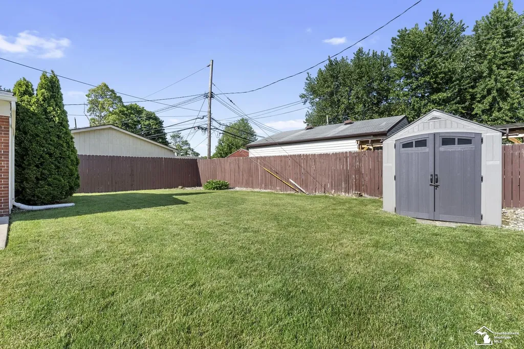 8214 Gulley Street Taylor City MI 48180