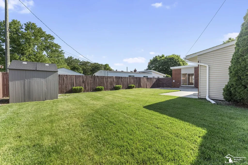 8214 Gulley Street Taylor City MI 48180