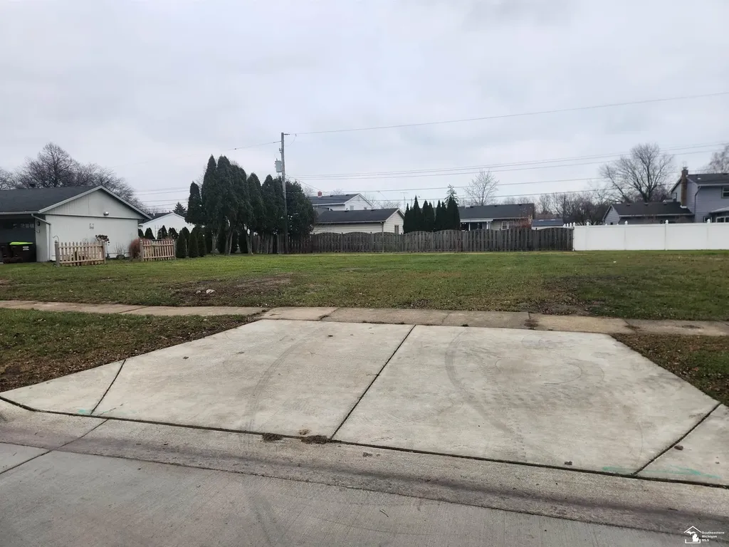 1306 John L Drive Monroe City MI 48162