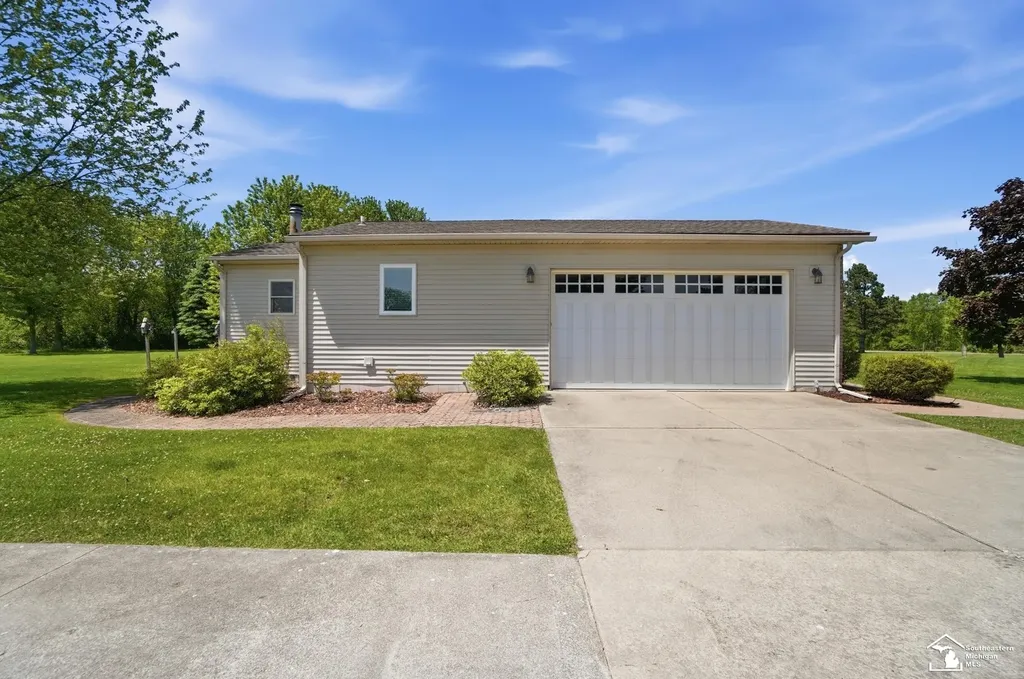 7792 S Huron River Drive Berlin Charter Township MI 48179