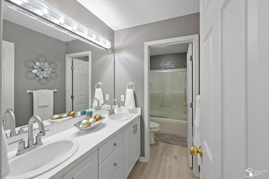 7141 S Valley Circle Bedford Township MI 48144