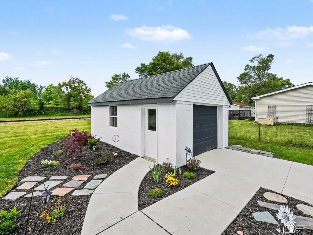 396 Wabash Road Milan City MI 48160