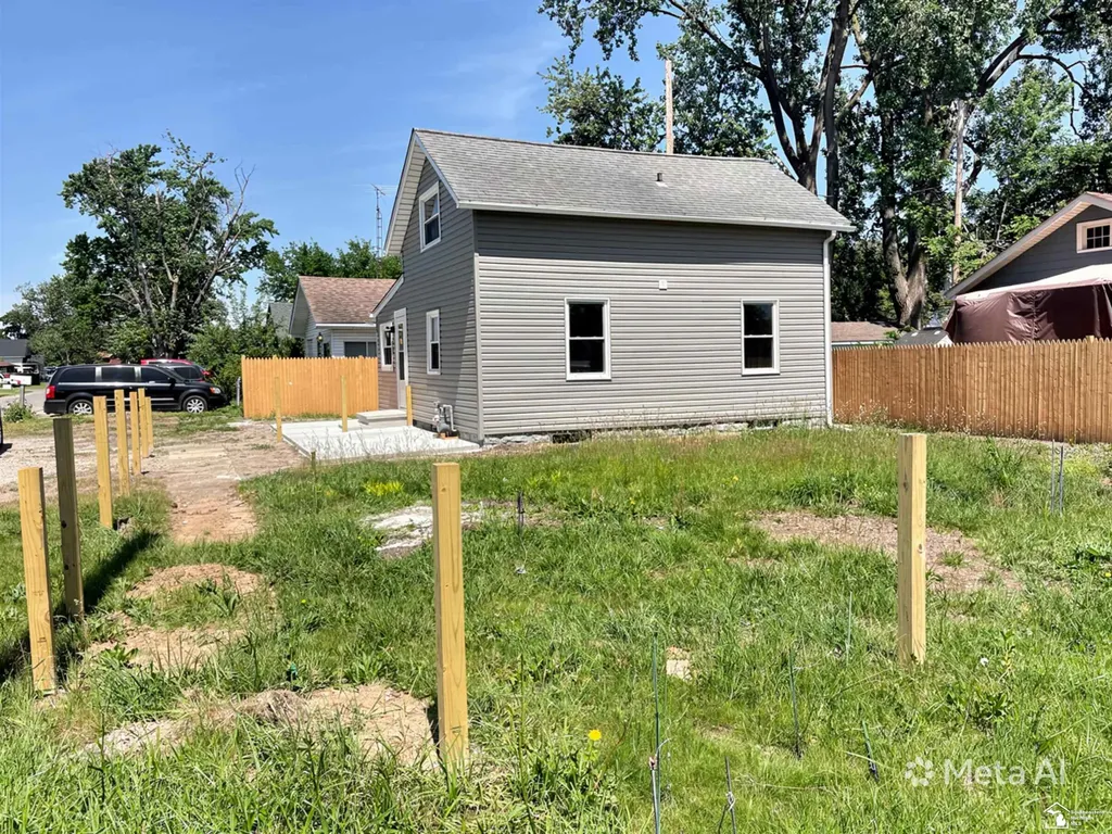 604 W 10th Street Monroe City MI 48161