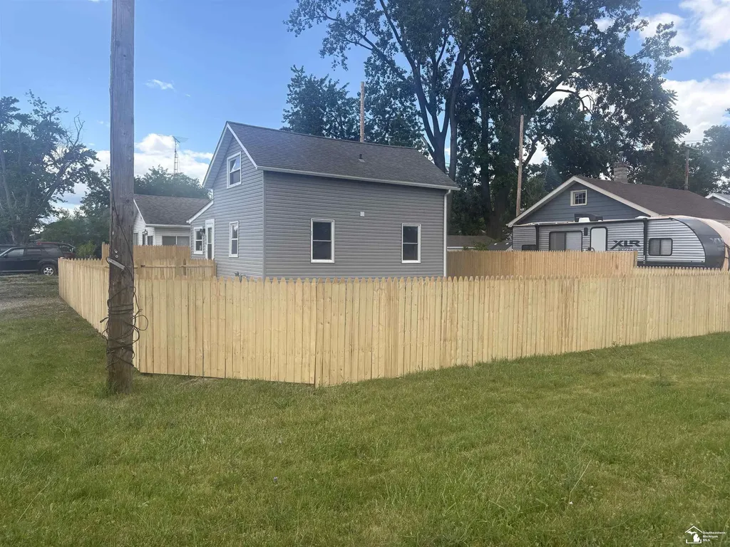 604 W 10th Street Monroe City MI 48161