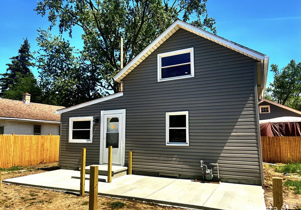 604 W 10th Street Monroe City MI 48161