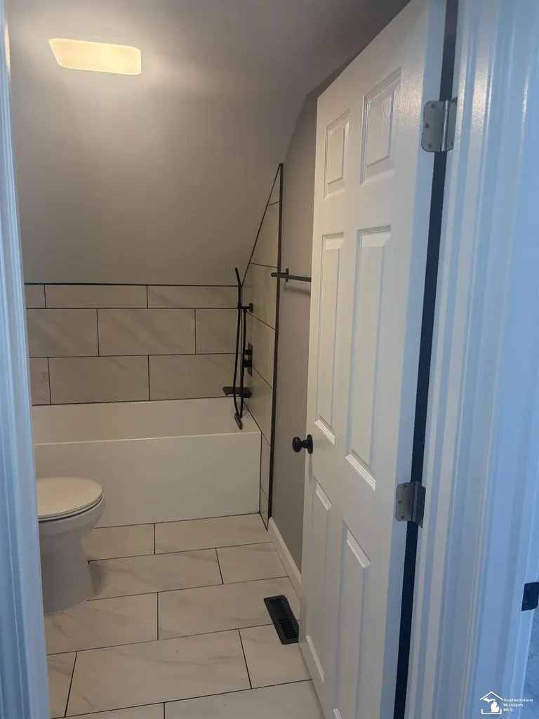 604 W 10th Street Monroe City MI 48161