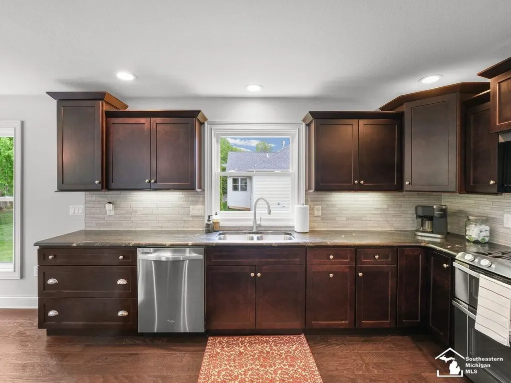 6606 Summerlyn Boulevard Bedford Township MI 48144