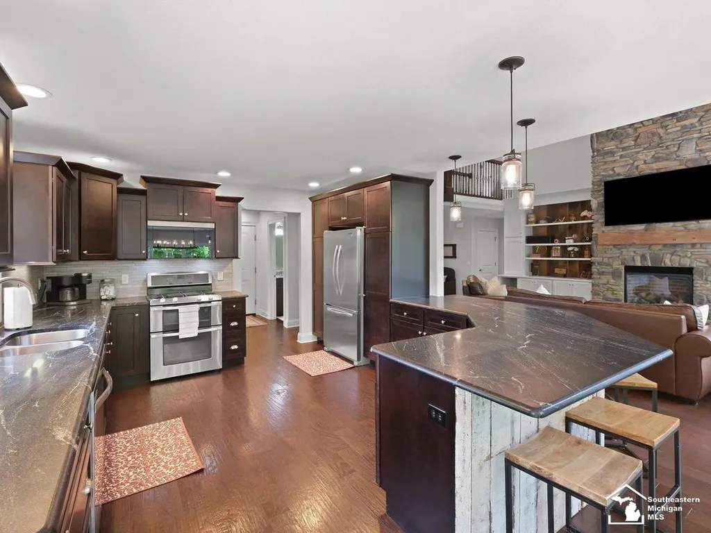 6606 Summerlyn Boulevard Bedford Township MI 48144