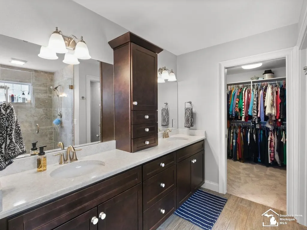 6606 Summerlyn Boulevard Bedford Township MI 48144