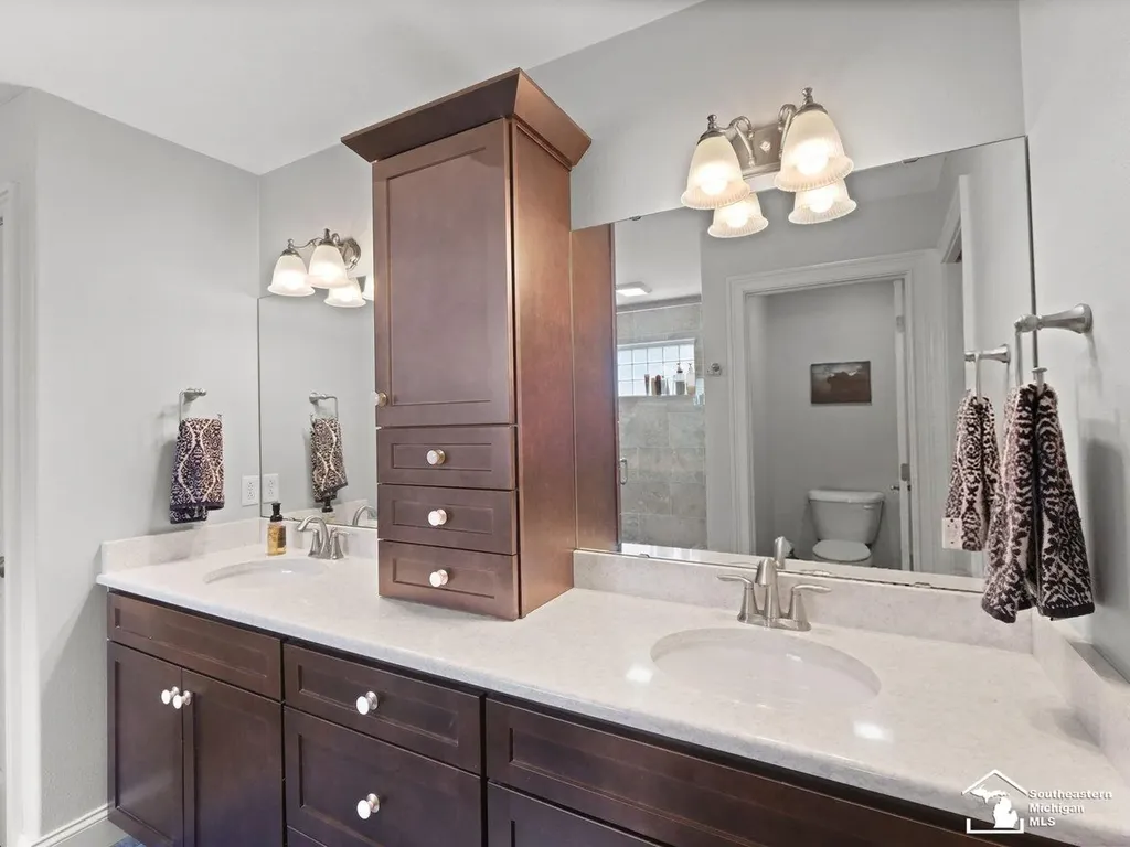 6606 Summerlyn Boulevard Bedford Township MI 48144