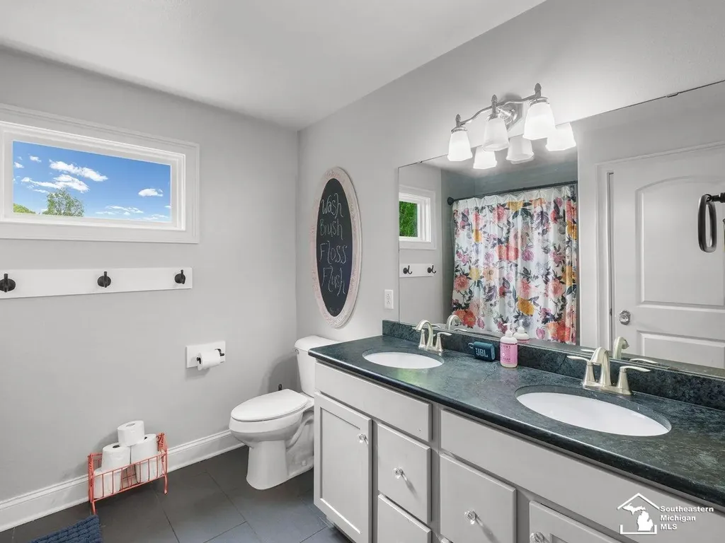 6606 Summerlyn Boulevard Bedford Township MI 48144