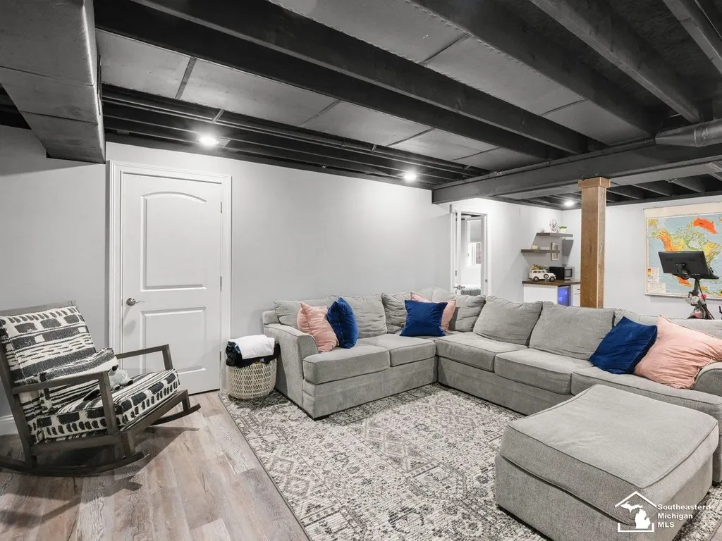 6606 Summerlyn Boulevard Bedford Township MI 48144