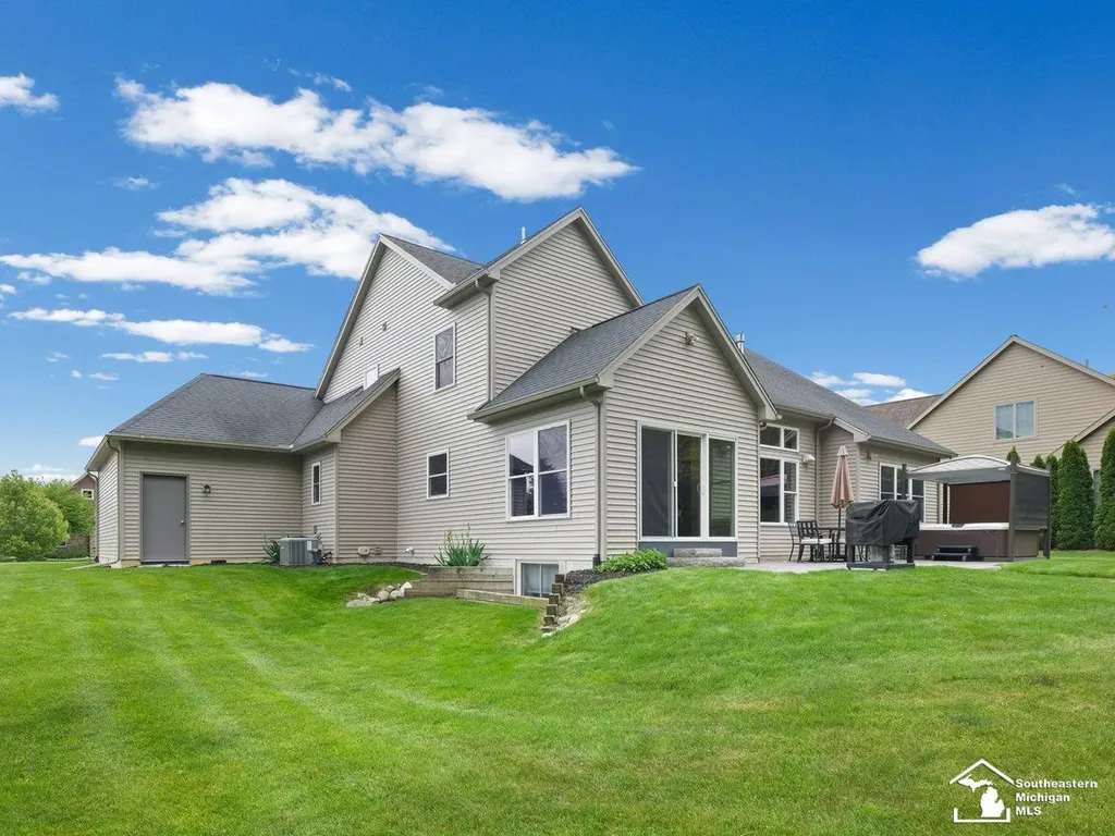 6606 Summerlyn Boulevard Bedford Township MI 48144
