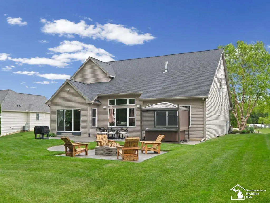 6606 Summerlyn Boulevard Bedford Township MI 48144