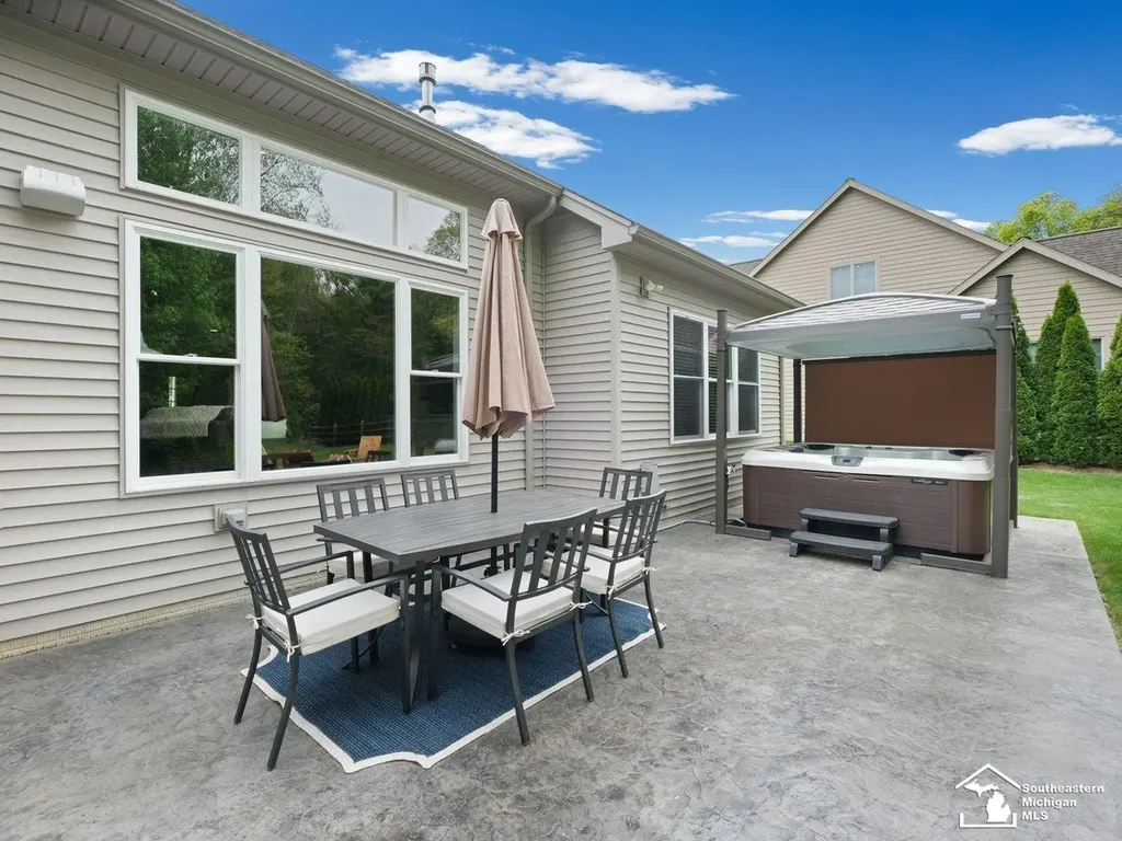 6606 Summerlyn Boulevard Bedford Township MI 48144