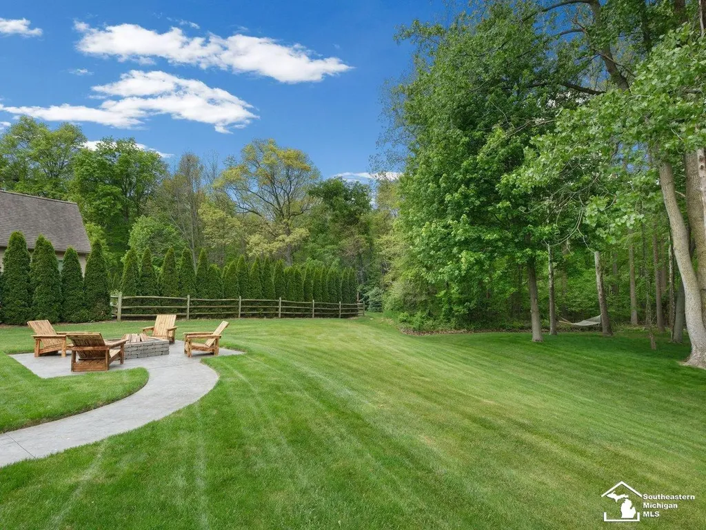 6606 Summerlyn Boulevard Bedford Township MI 48144
