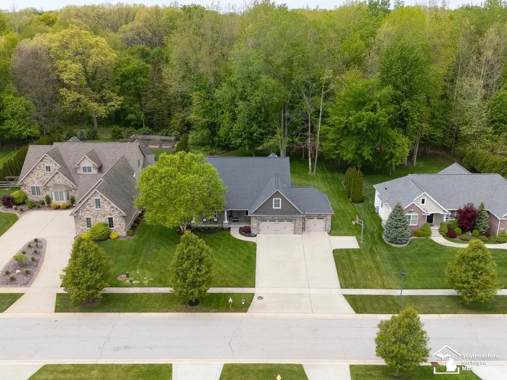 6606 Summerlyn Boulevard Bedford Township MI 48144