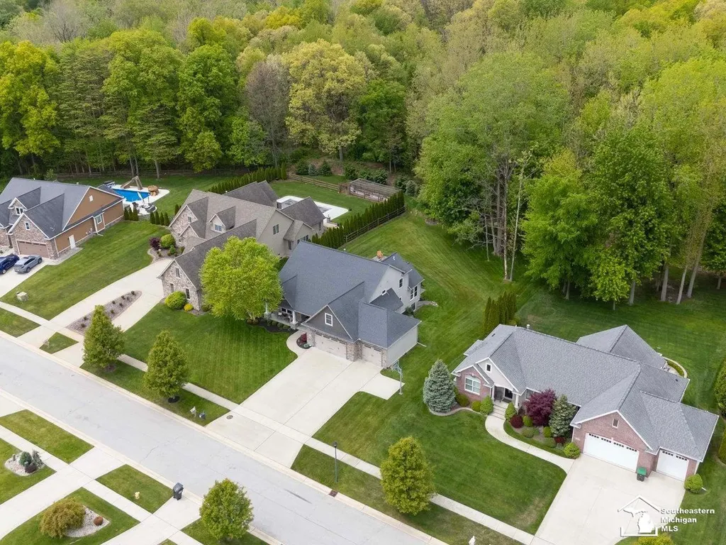 6606 Summerlyn Boulevard Bedford Township MI 48144