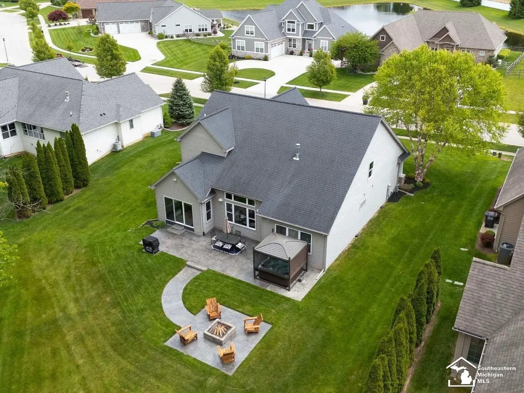 6606 Summerlyn Boulevard Bedford Township MI 48144