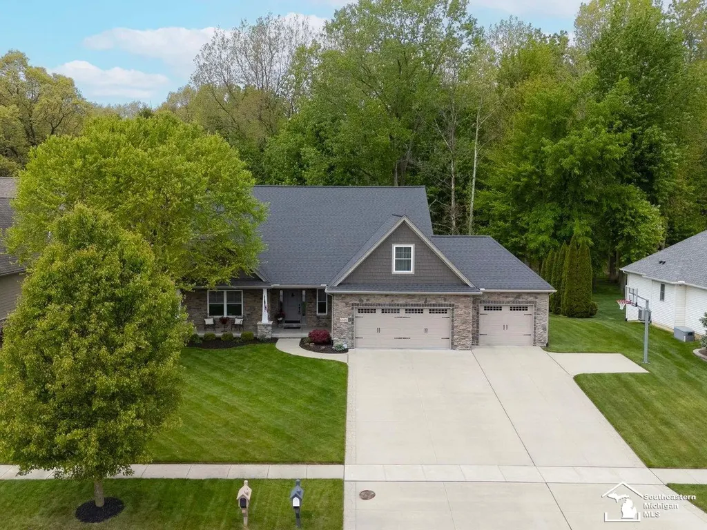 6606 Summerlyn Boulevard Bedford Township MI 48144