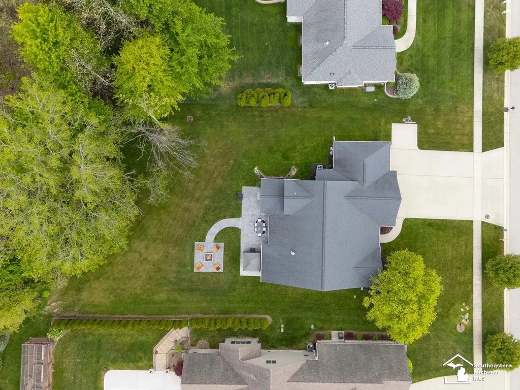 6606 Summerlyn Boulevard Bedford Township MI 48144