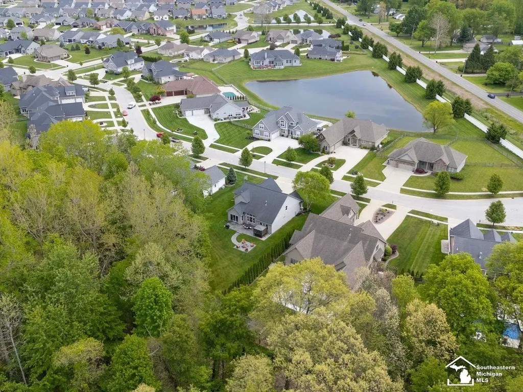 6606 Summerlyn Boulevard Bedford Township MI 48144