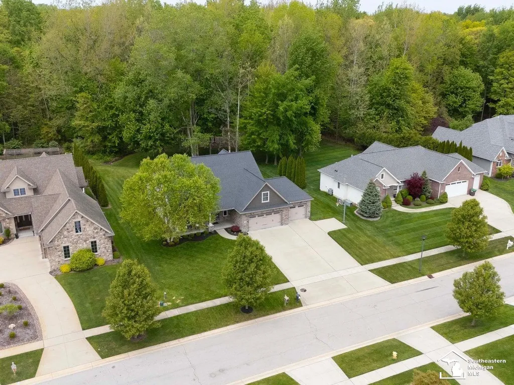 6606 Summerlyn Boulevard Bedford Township MI 48144