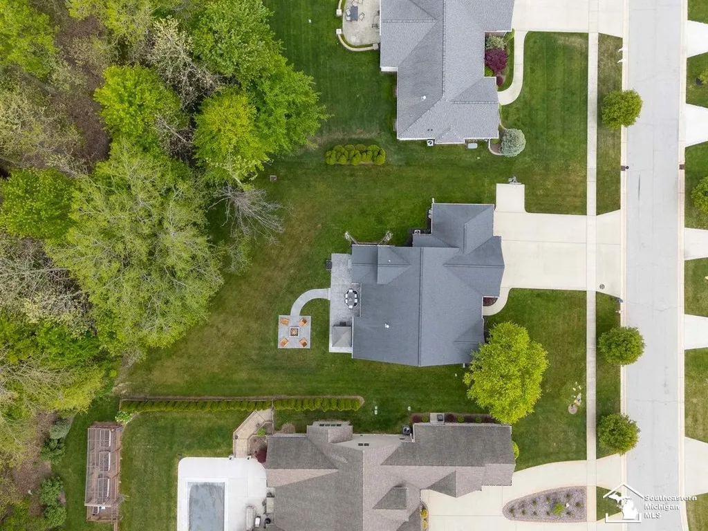 6606 Summerlyn Boulevard Bedford Township MI 48144