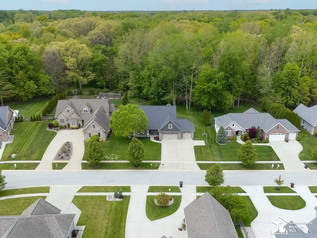 6606 Summerlyn Boulevard Bedford Township MI 48144