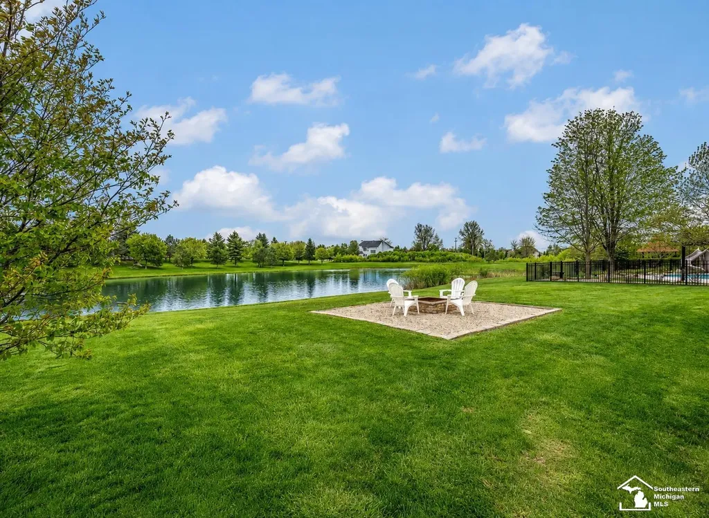 453 Corinth Circle Dundee Village MI 48131