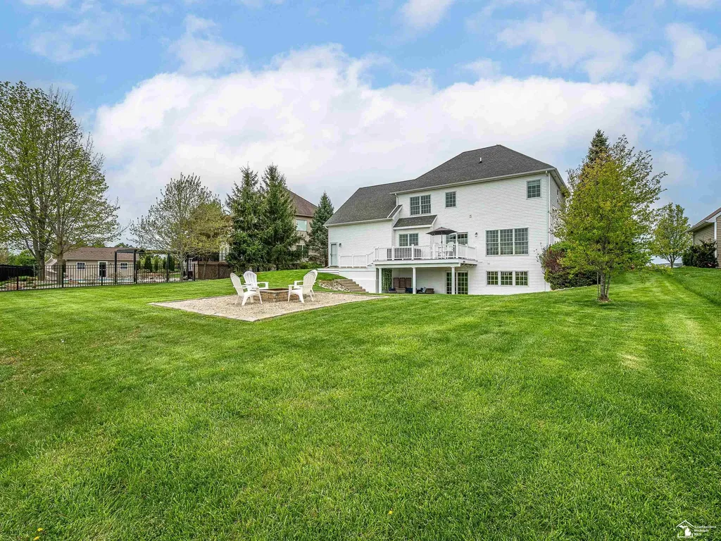 453 Corinth Circle Dundee Village MI 48131
