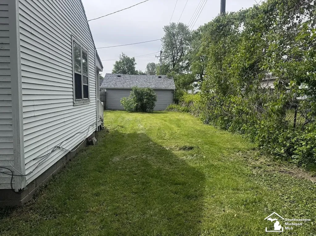 4369 Avenue E Street Frenchtown Township MI 48166
