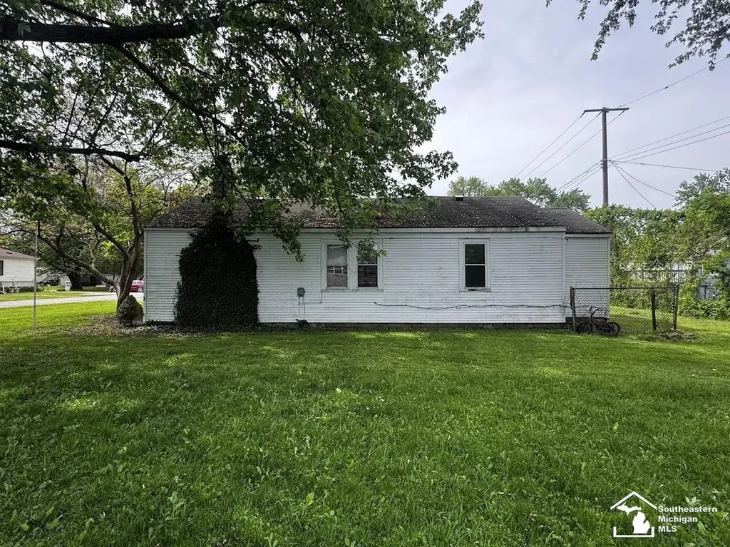 4369 Avenue E Street Frenchtown Township MI 48166