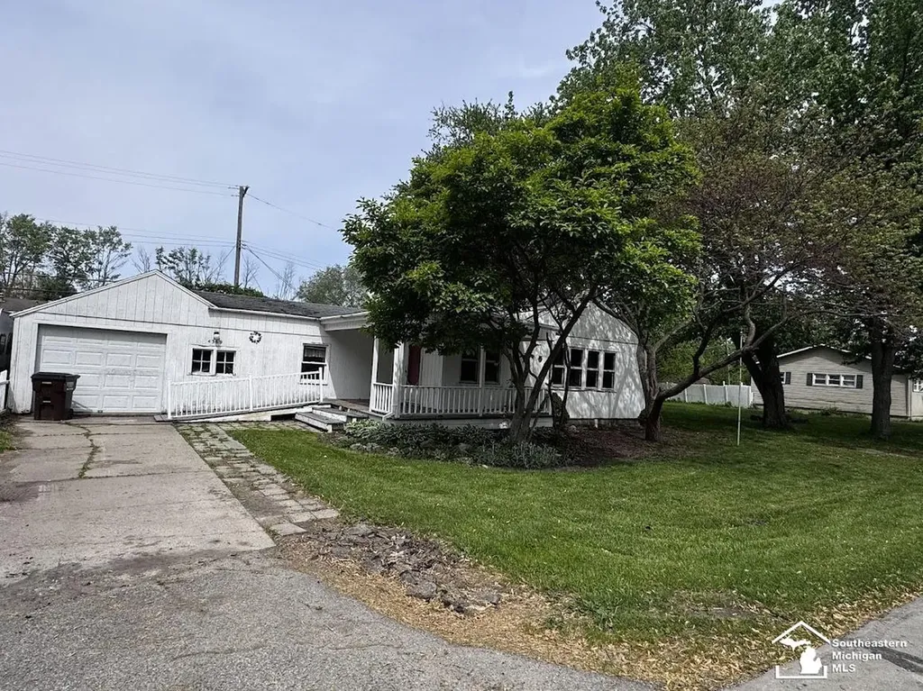 4369 Avenue E Street Frenchtown Township MI 48166