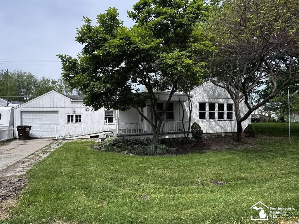 4369 Avenue E Street Frenchtown Township MI 48166