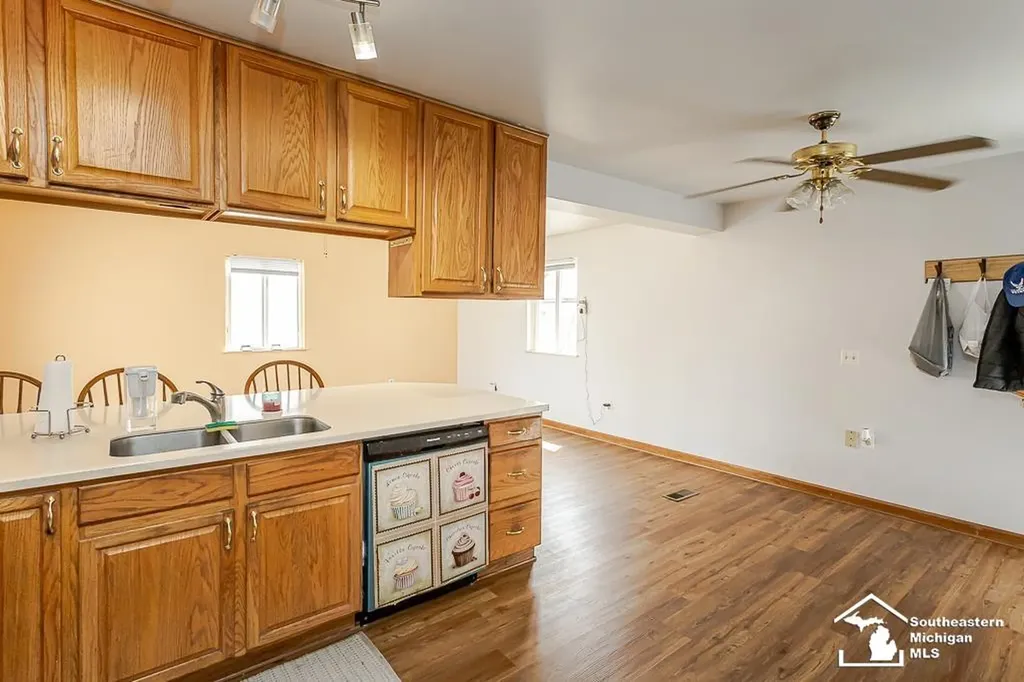 37613 Castle Drive Romulus City MI 48174