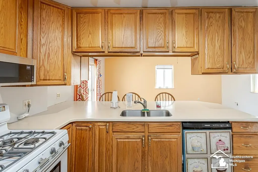 37613 Castle Drive Romulus City MI 48174