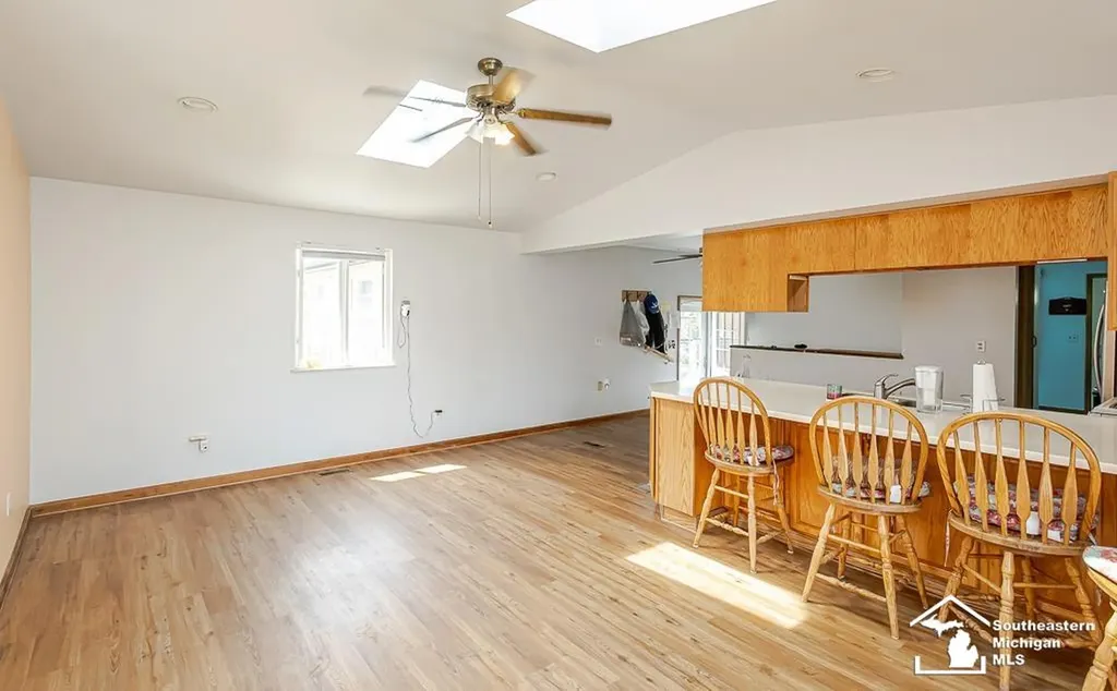 37613 Castle Drive Romulus City MI 48174