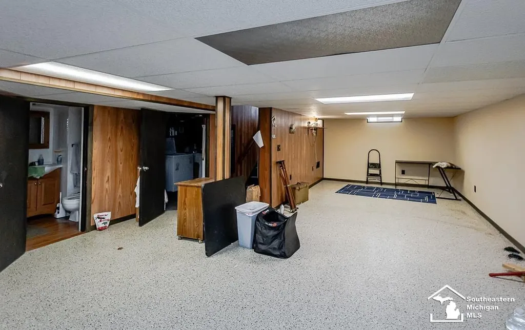 37613 Castle Drive Romulus City MI 48174
