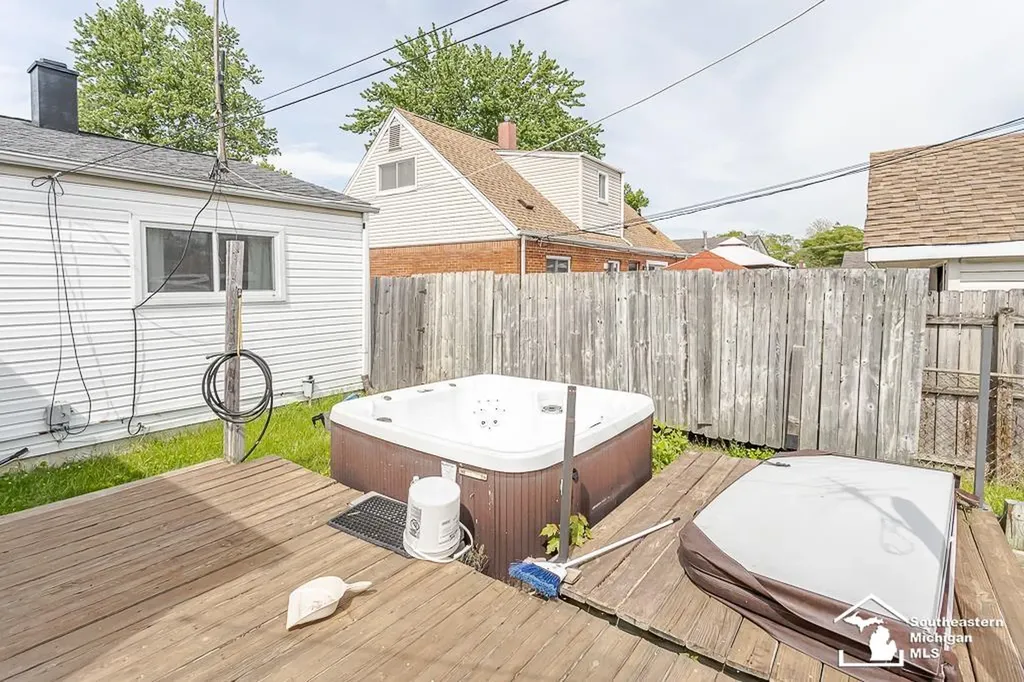 37613 Castle Drive Romulus City MI 48174