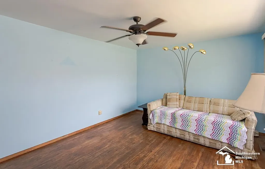 37613 Castle Drive Romulus City MI 48174