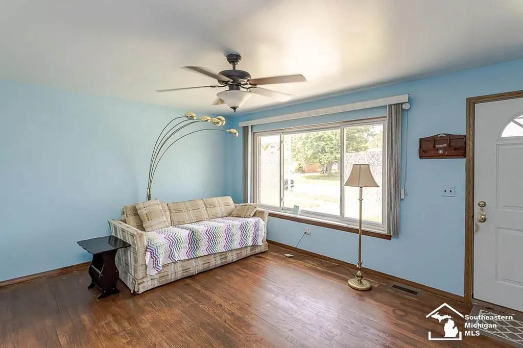 37613 Castle Drive Romulus City MI 48174