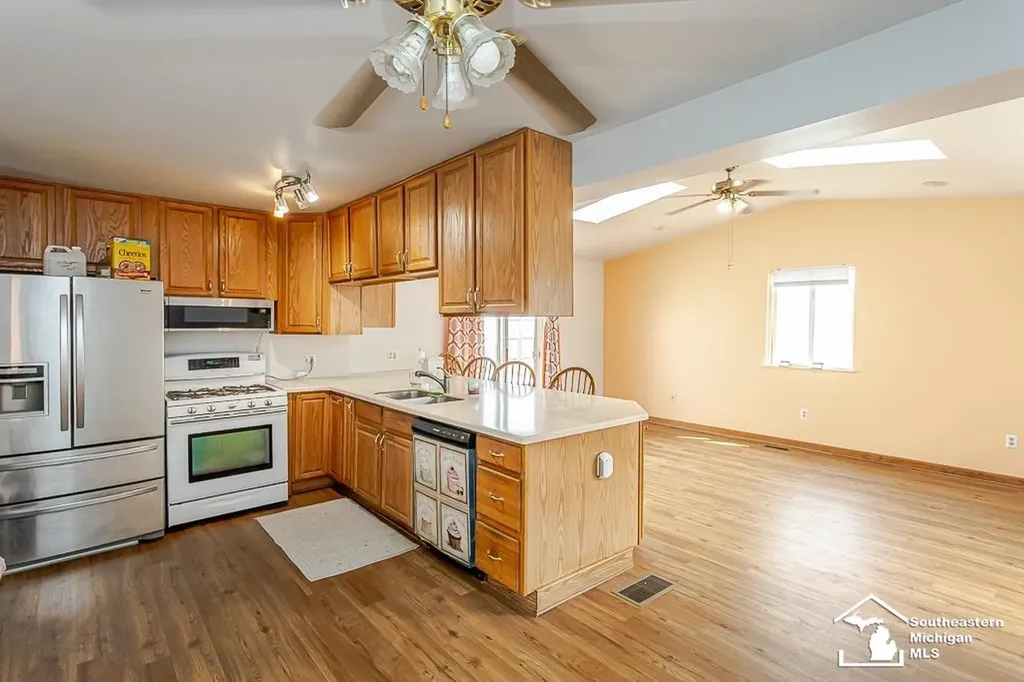 37613 Castle Drive Romulus City MI 48174