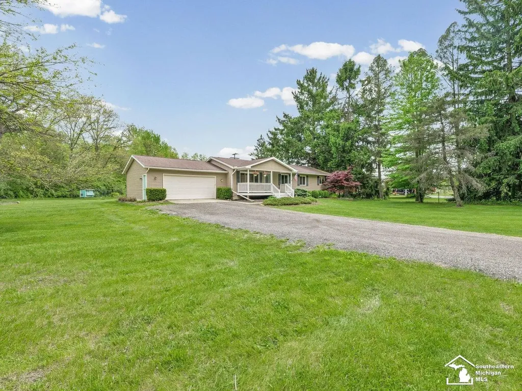2037 Meanwell Road Dundee Village MI 48131