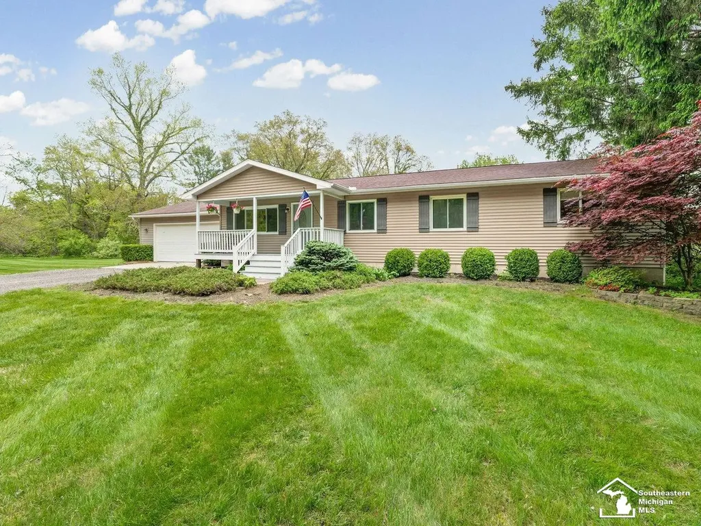 2037 Meanwell Road Dundee Village MI 48131