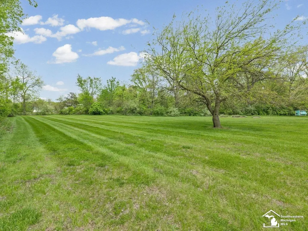 2037 Meanwell Road Dundee Village MI 48131